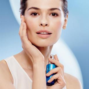 Anew Skinvincible with model